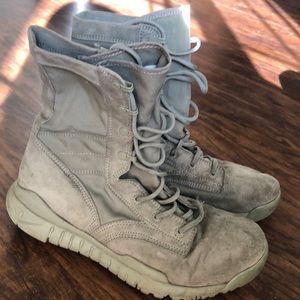 Nike SF Field Boot